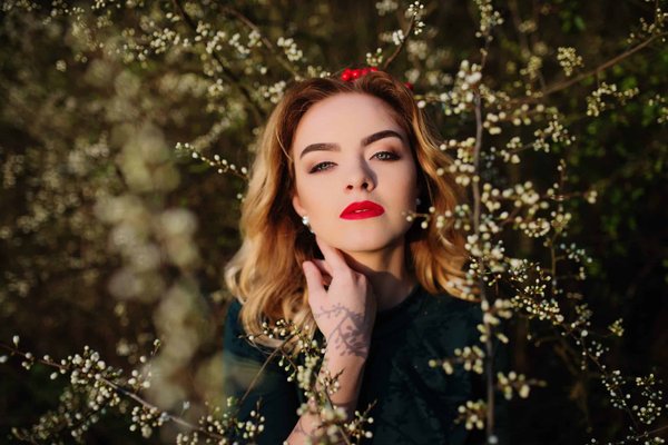 What Are the Tips for Wearing a Full Midi Skirt Without Sacrificing Professionalism?